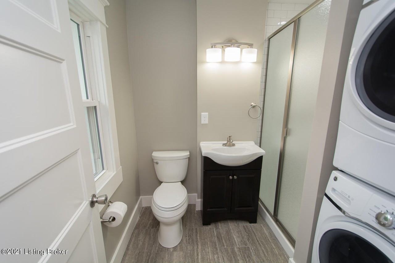 653 Lynn St Apt B - Photo 3 of 23