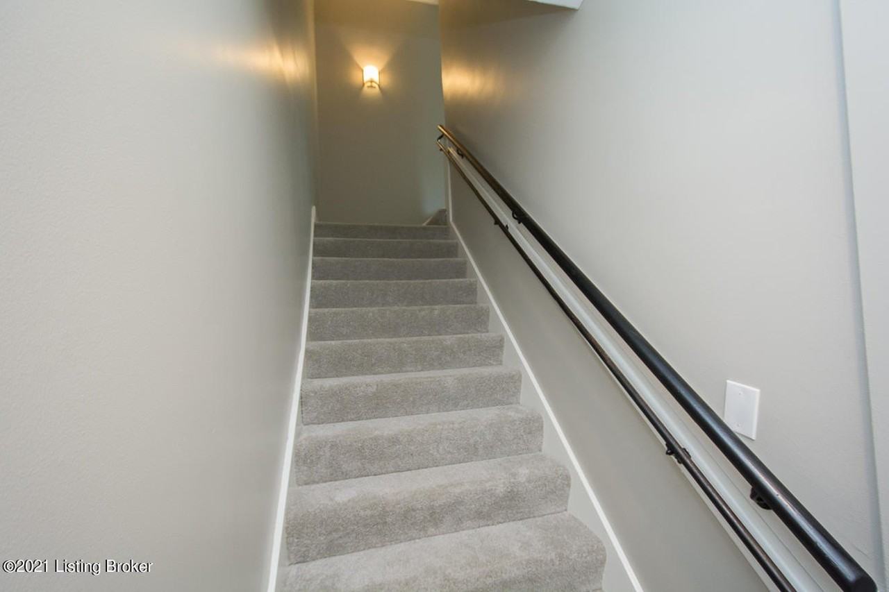 653 Lynn St Apt B - Photo 6 of 23