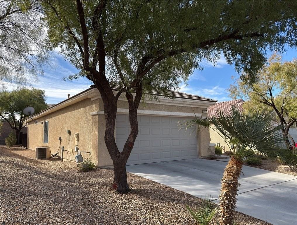 2823 Sapphire Desert Dr - Photo 3 of 20