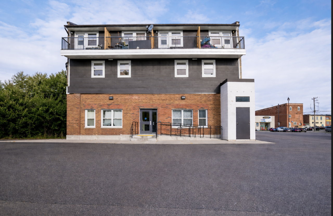 12 Colborne St E, Orillia, ON L3V 1T3, Canada - Photo 2 of 50