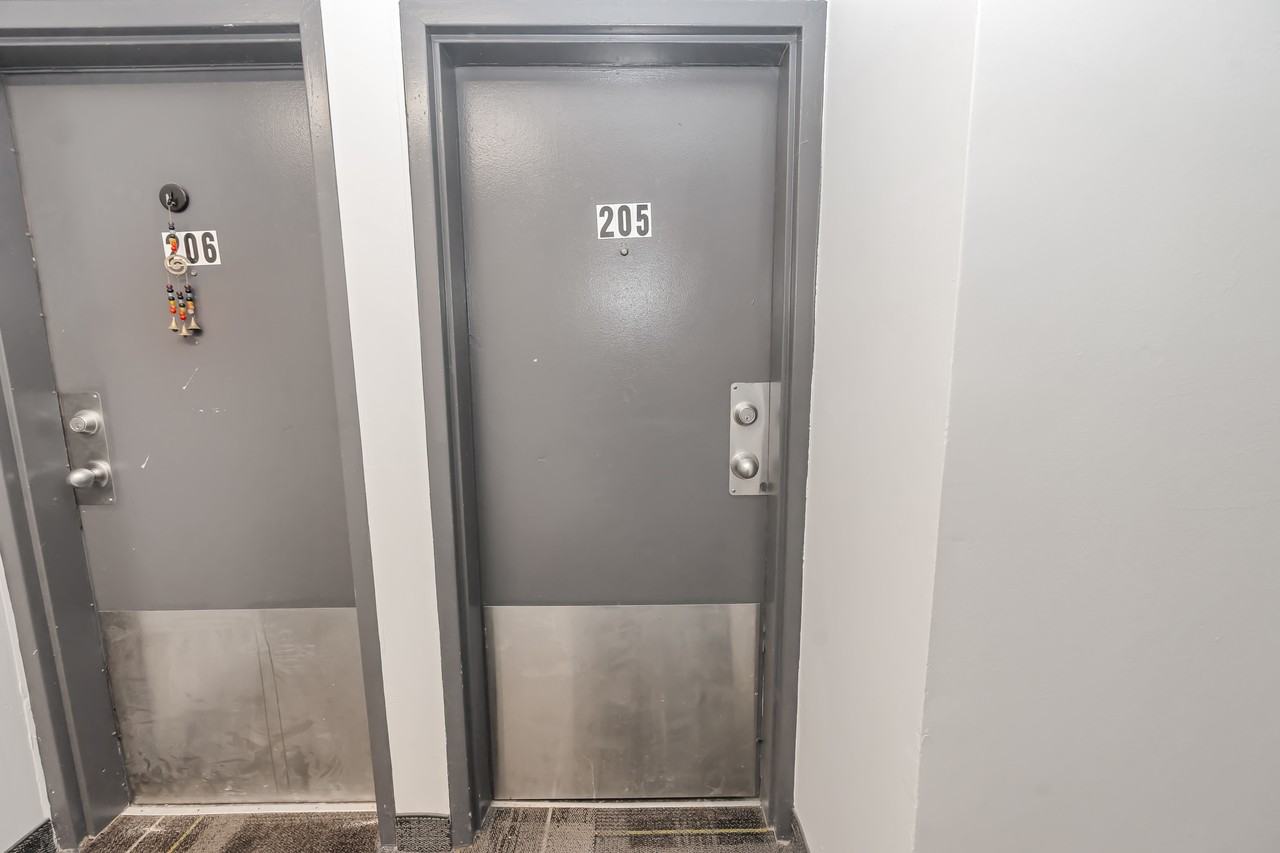 12 Colborne St E, Orillia, ON L3V 1T3, Canada - Photo 4 of 50