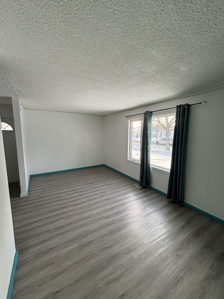 736 Sheppard St. - Photo 5 of 20