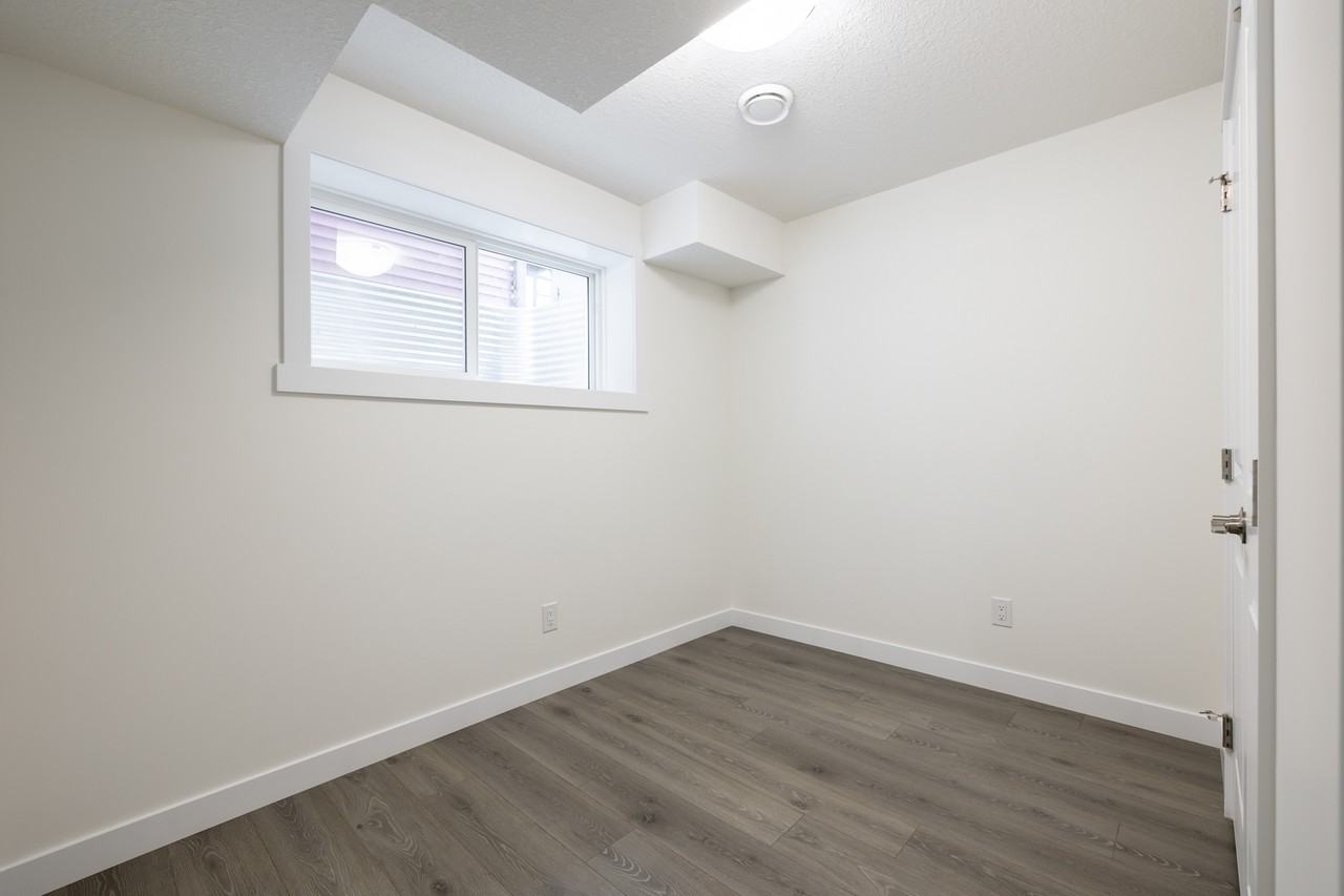 9823 107 St - Photo 5 of 50