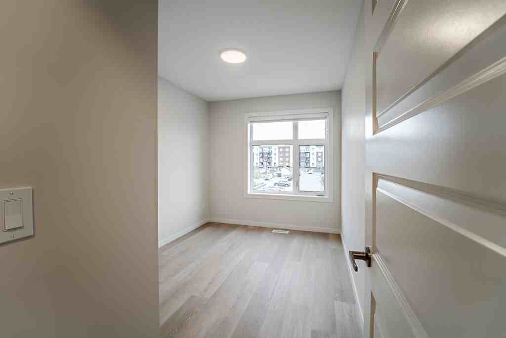 SF168 | 1 Month Free – Modern 2 Bedroom Townhome | SE Calgary - Photo 4 of 50