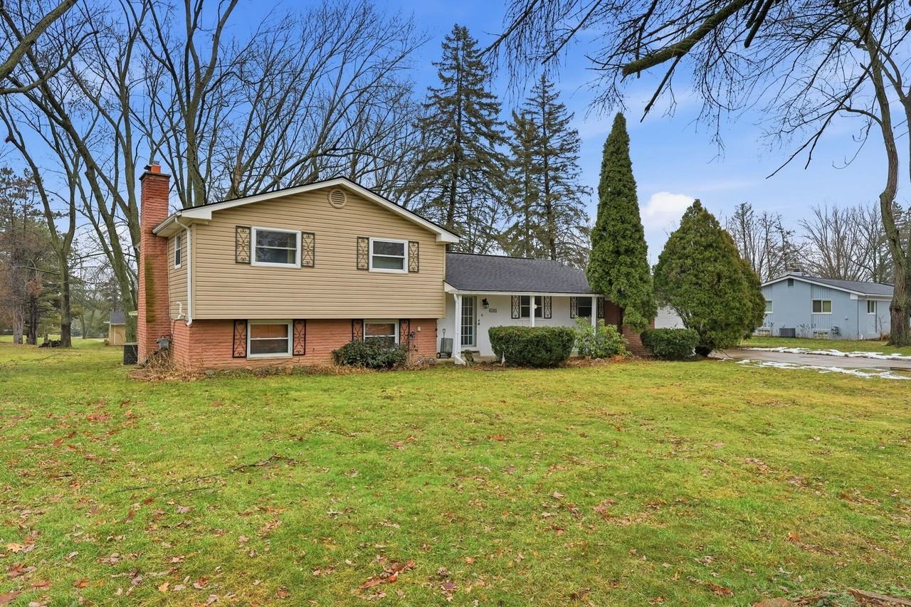 6382 Houghten Dr - Photo 2 of 36