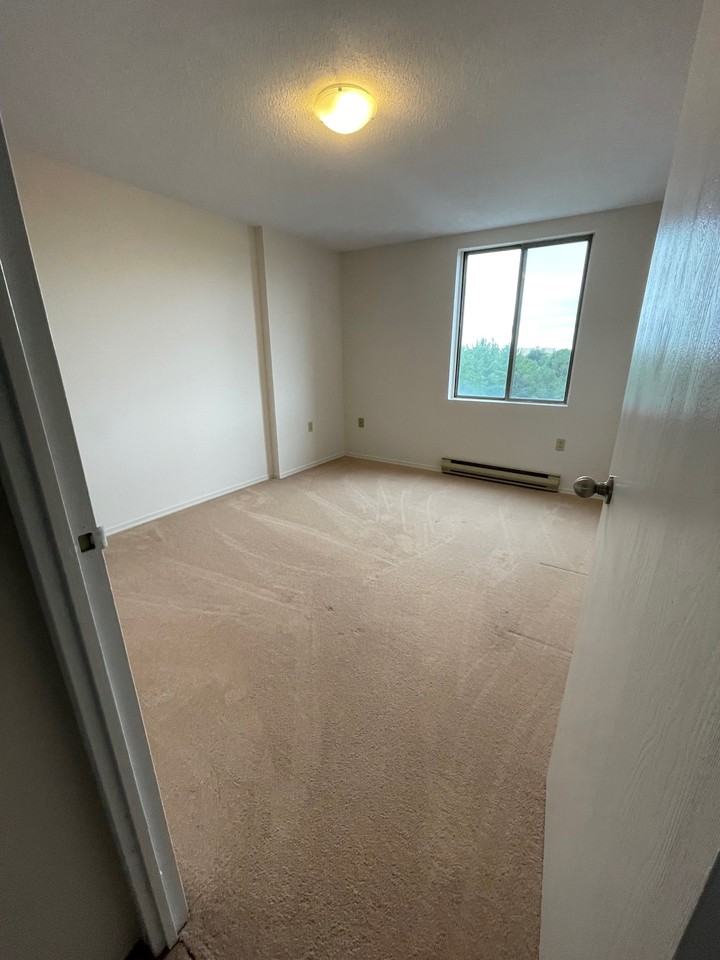 Highview Glen - Photo 3 of 9