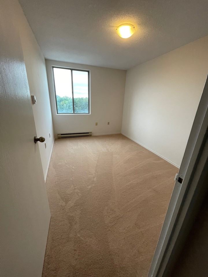 Highview Glen - Photo 4 of 9