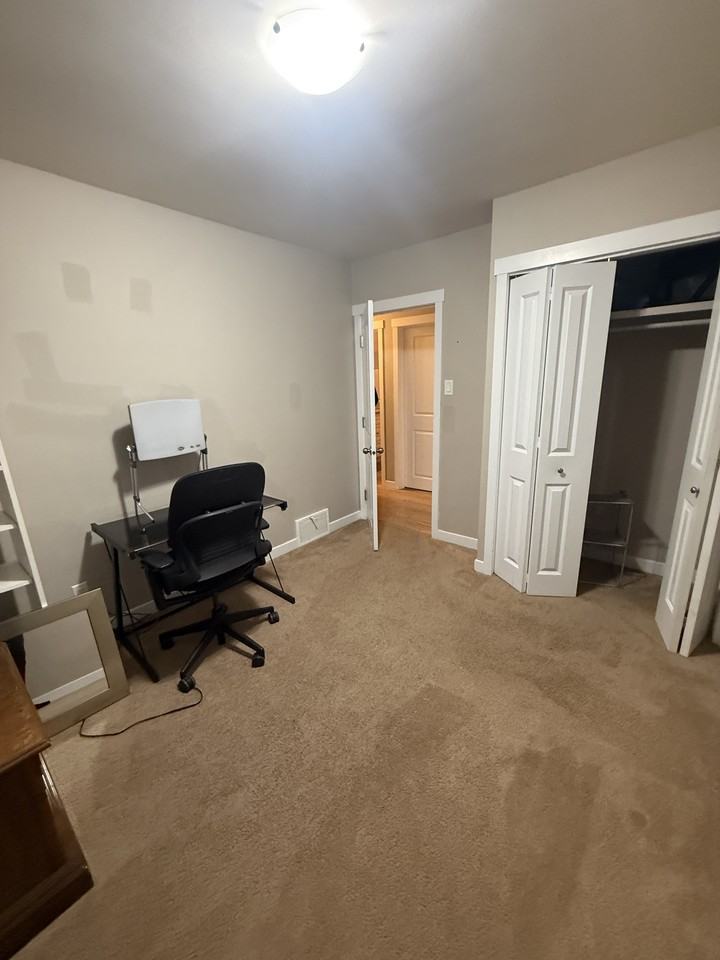 13340 104 St NW, Edmonton, AB T5E 4P1, Canada - Photo 7 of 8