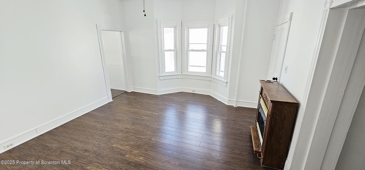 126 S Rebecca Ave - Photo 3 of 25