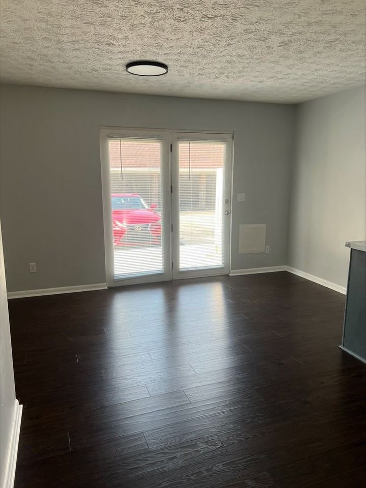 400 Crestview Dr #3 - Photo 3 of 9