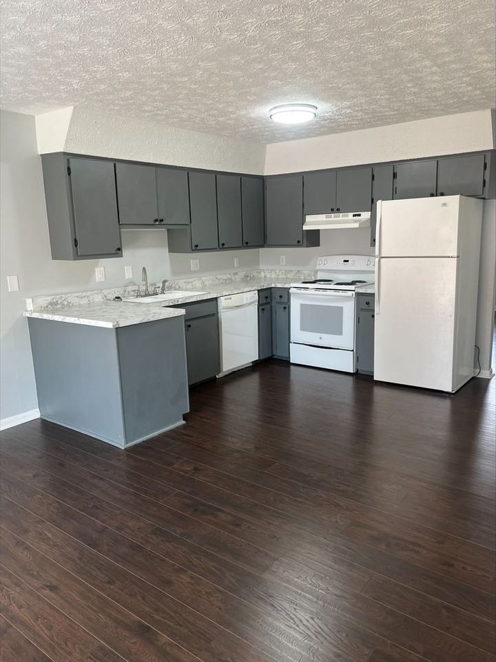 400 Crestview Dr #3 - Photo 4 of 9