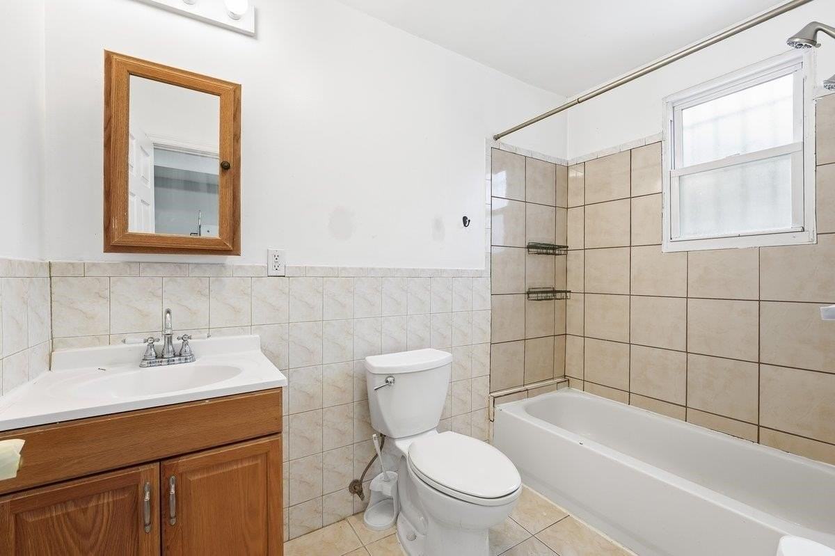 693 Bergen Ave #2 - Photo 7 of 9