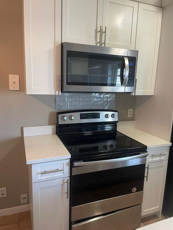 702 N L St #13 - Photo 3 of 6