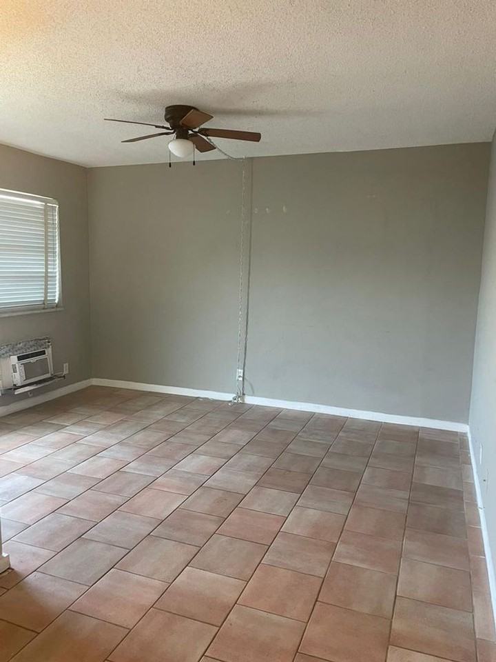 702 N L St #13 - Photo 6 of 6