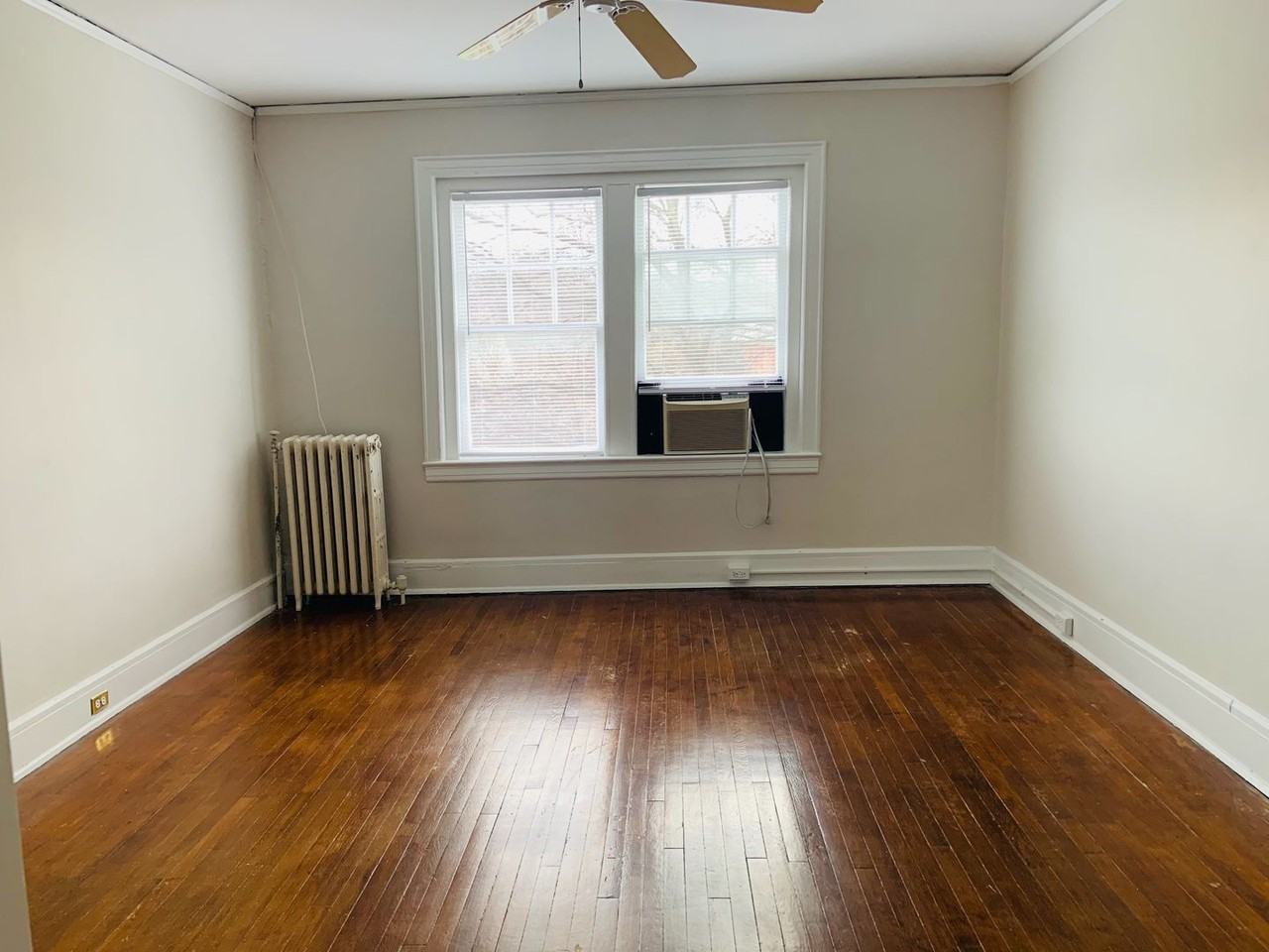 904 W Market St - Photo 7 of 9