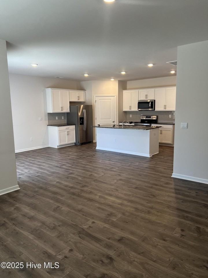 608 Rex Ct - Photo 4 of 38