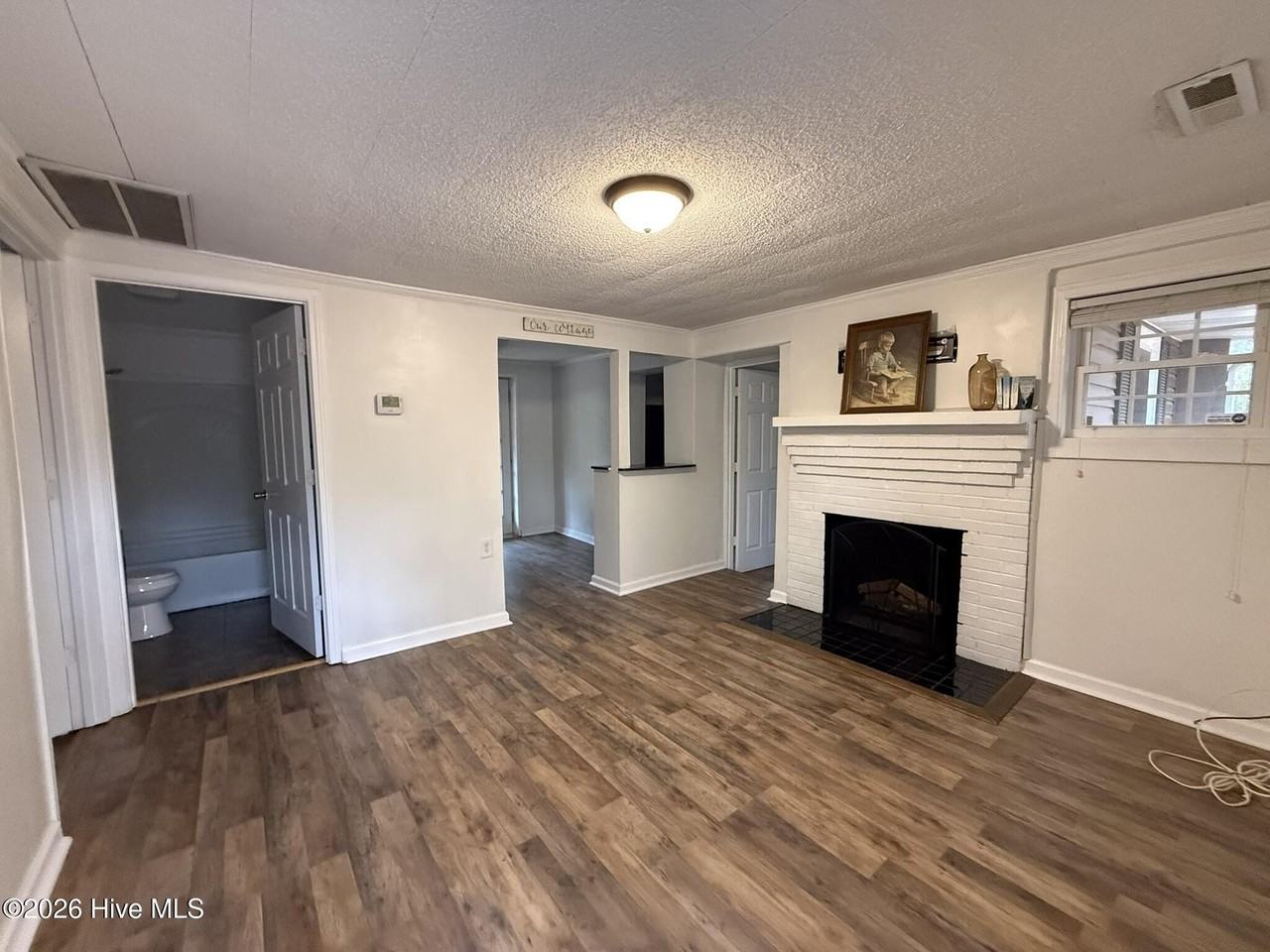 235 N Pecan St - Photo 3 of 18