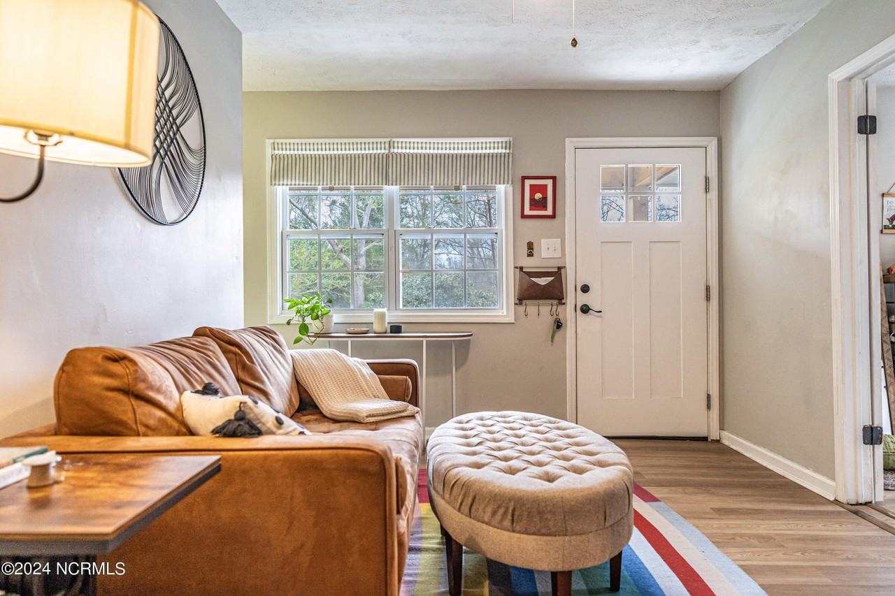 595 Midway Rd - Photo 4 of 18