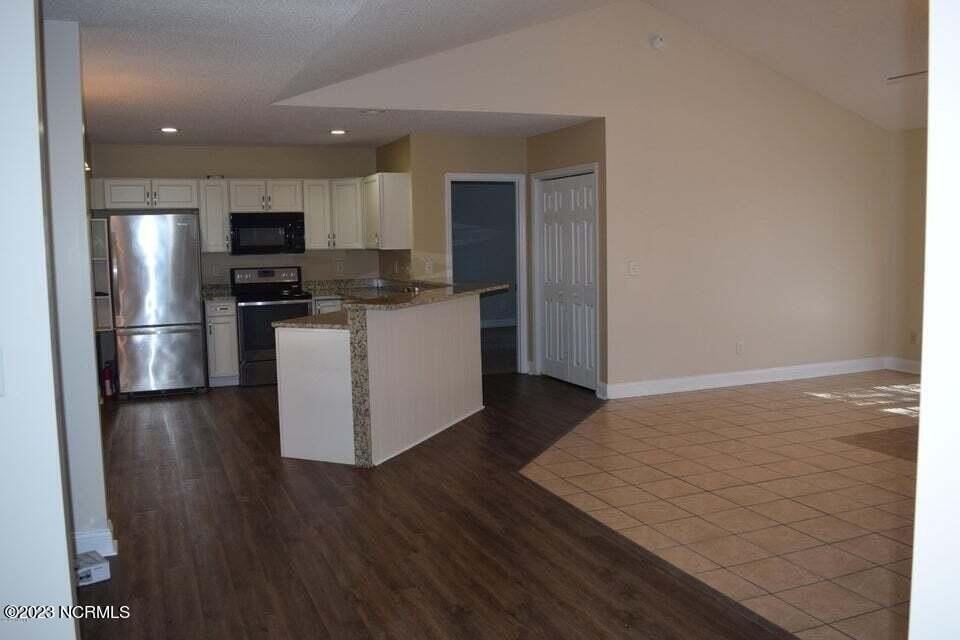 224 Shellbank Dr - Photo 3 of 20