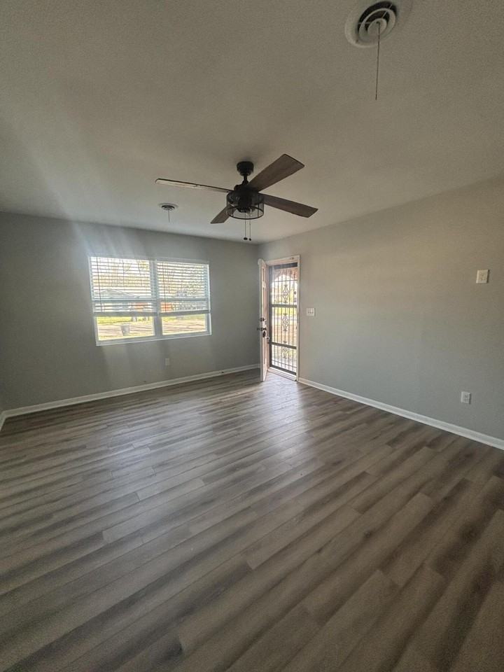 2617 Drayton Dr - Photo 3 of 20