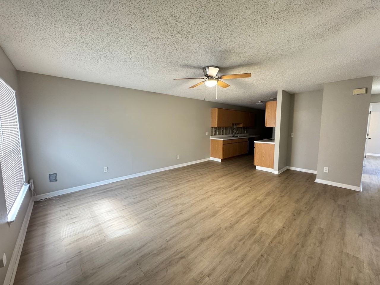 817 Eastern Ave - Photo 5 of 39