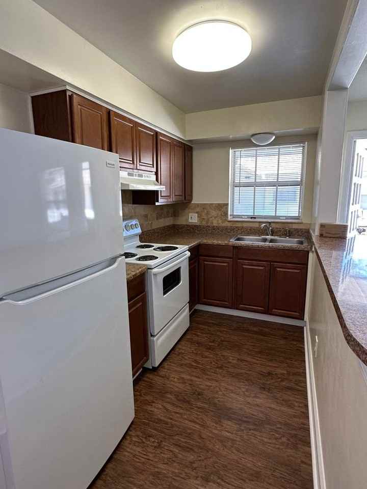 500 75th Ave N - Photo 3 of 17