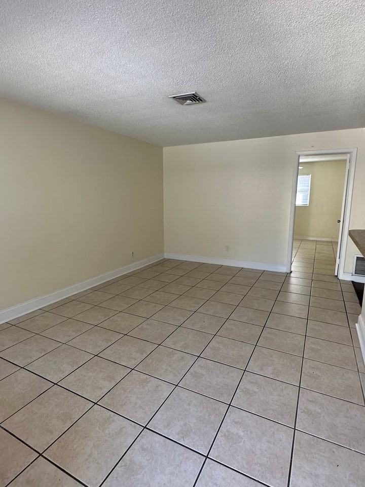 500 75th Ave N - Photo 6 of 17