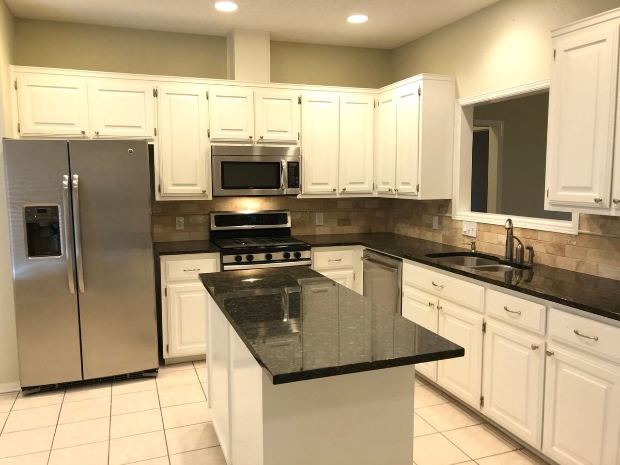 11403 Oak Knoll Dr - Photo 3 of 14