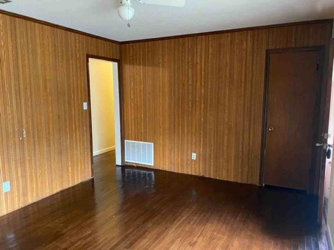 1502 E Moore St - Photo 2 of 11