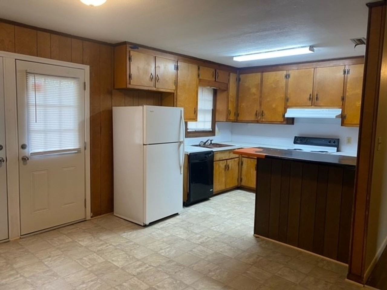 1502 E Moore St - Photo 3 of 11