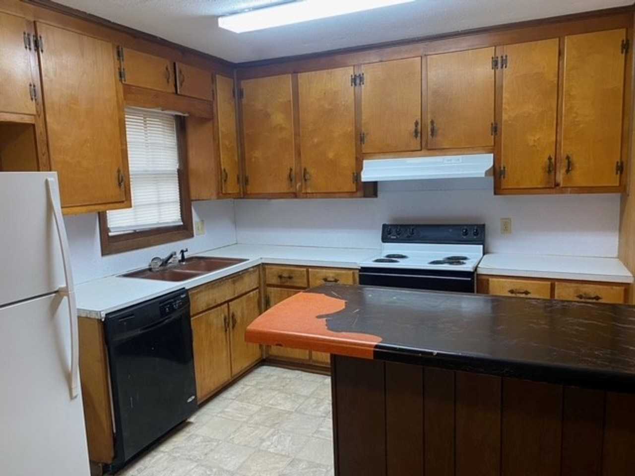 1502 E Moore St - Photo 4 of 11