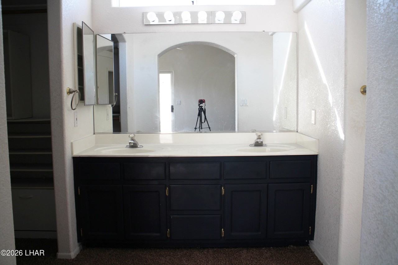 906 Desert View Dr - Photo 6 of 6