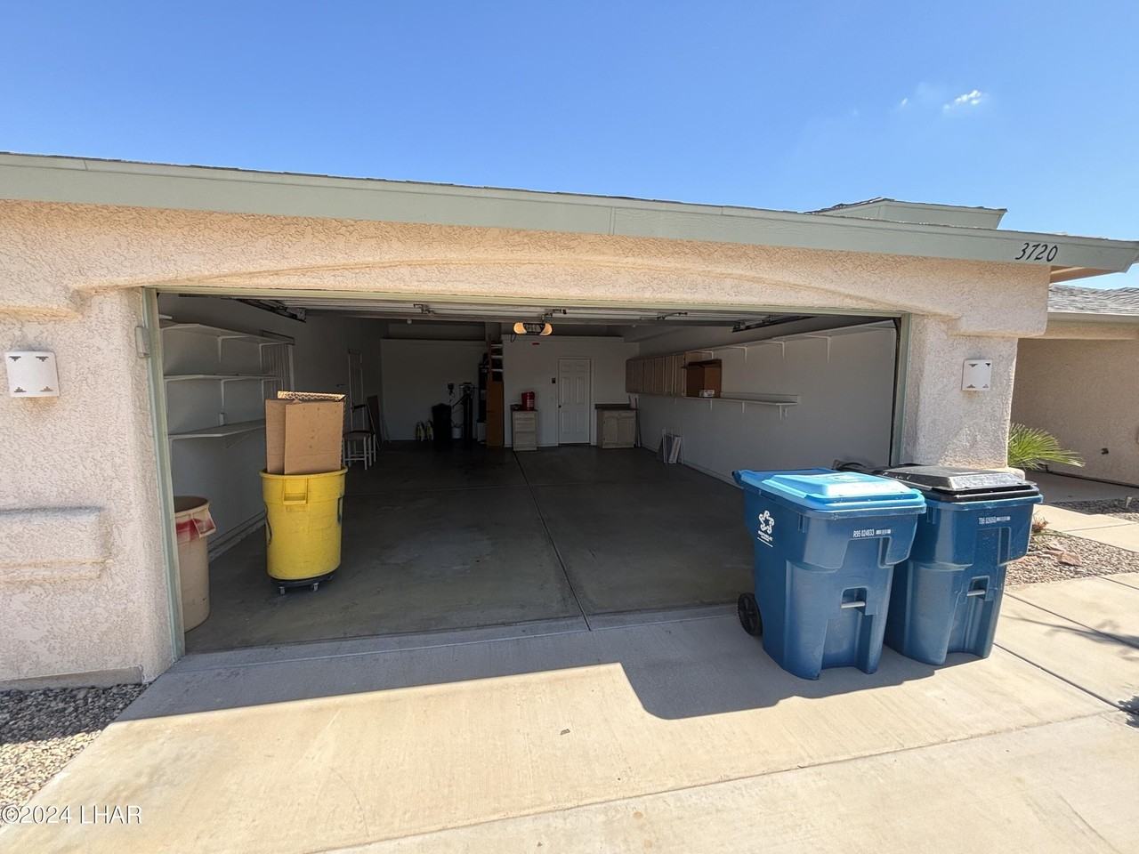 3720 Beachview Dr - Photo 3 of 28