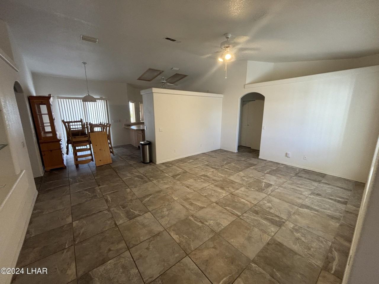 3720 Beachview Dr - Photo 4 of 28