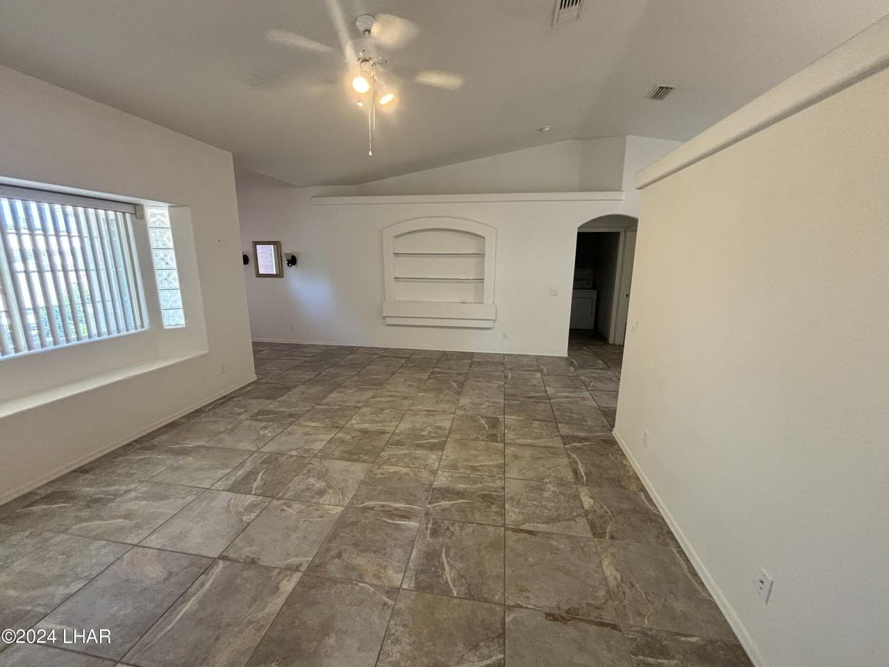 3720 Beachview Dr - Photo 5 of 28