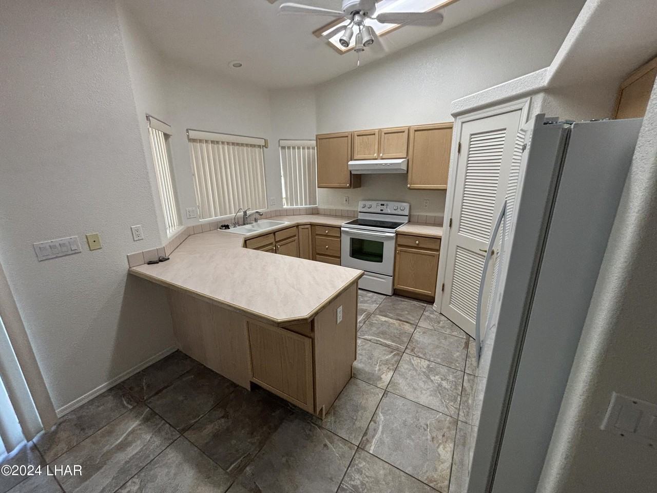 3720 Beachview Dr - Photo 7 of 28