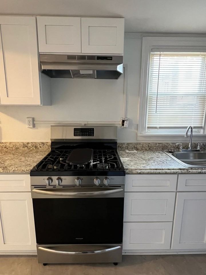 36 Hazel St - Photo 5 of 13