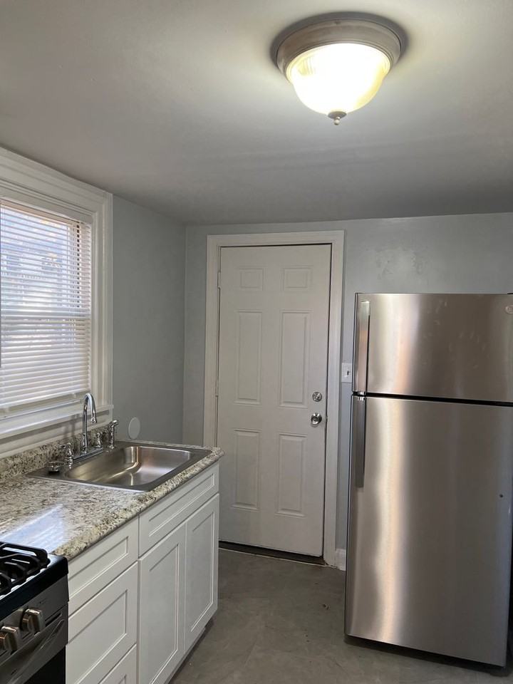 36 Hazel St - Photo 6 of 13