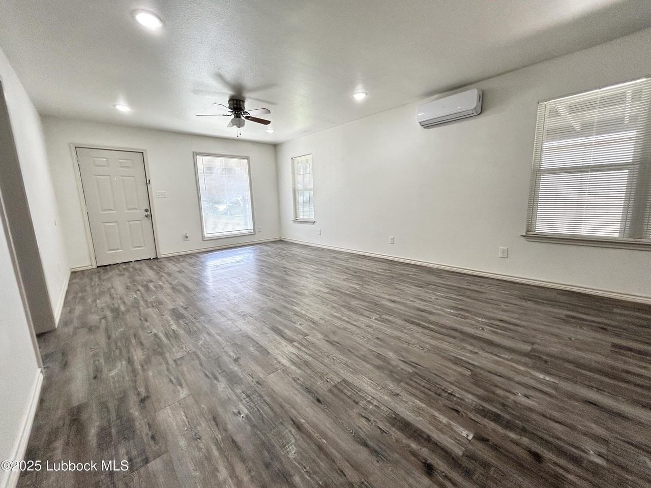 1912 21st St - Photo 2 of 9