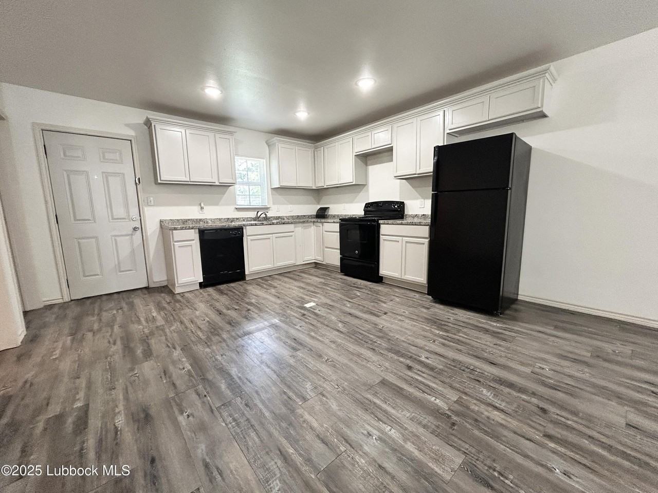 1912 21st St - Photo 3 of 9