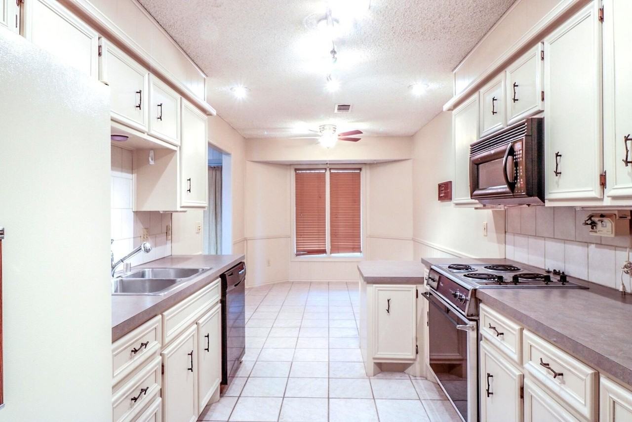 2735 79th St - Photo 4 of 14