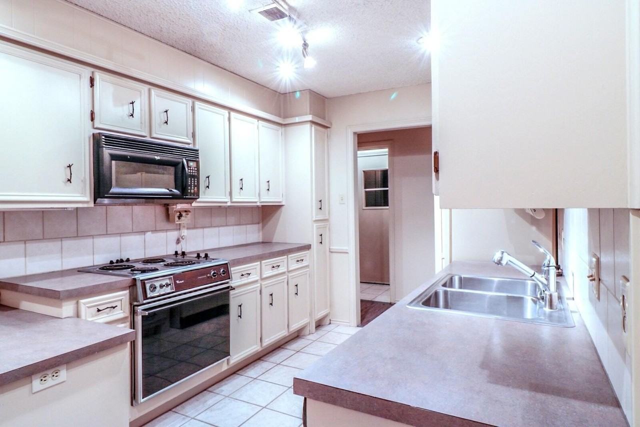 2735 79th St - Photo 5 of 14