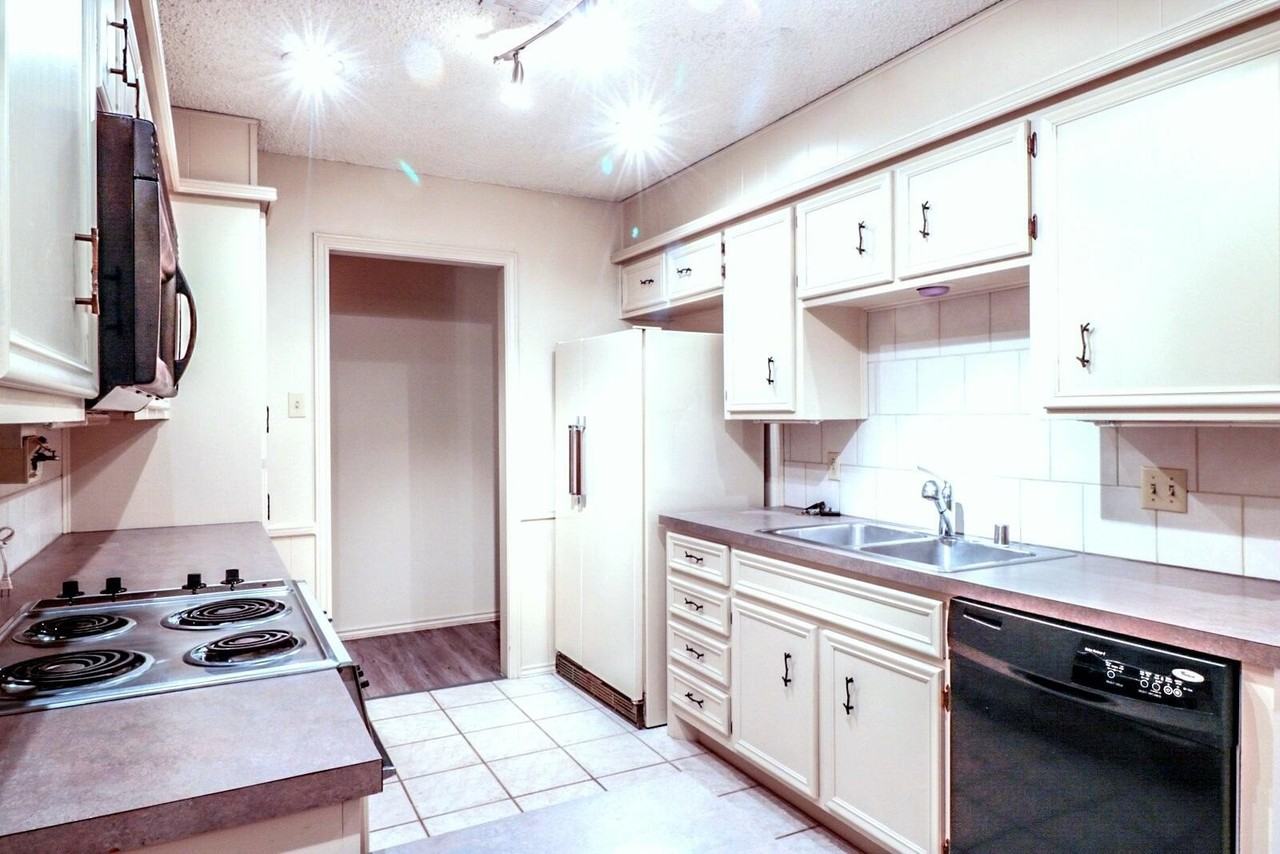 2735 79th St - Photo 6 of 14