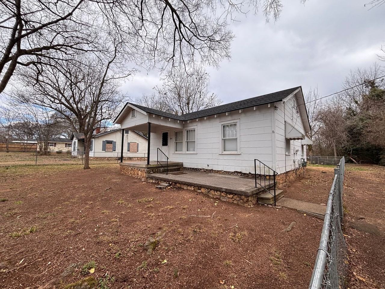 207 E 20th St Sw - Photo 2 of 19