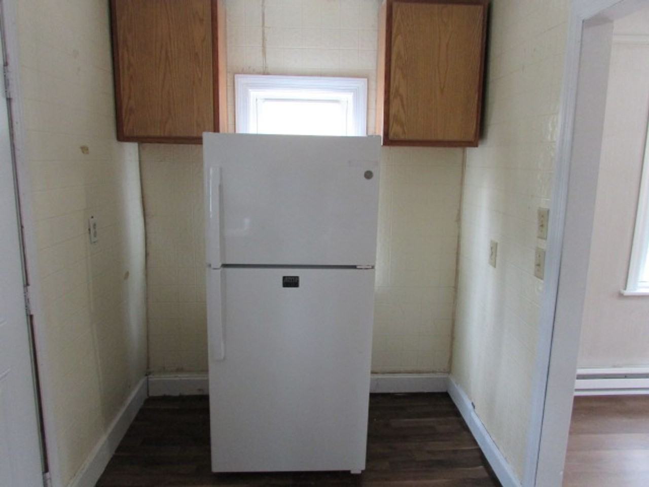 520 E Charlotte Ave - Photo 5 of 6