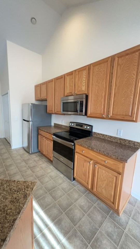 256 Gresham Ln - Photo 3 of 17