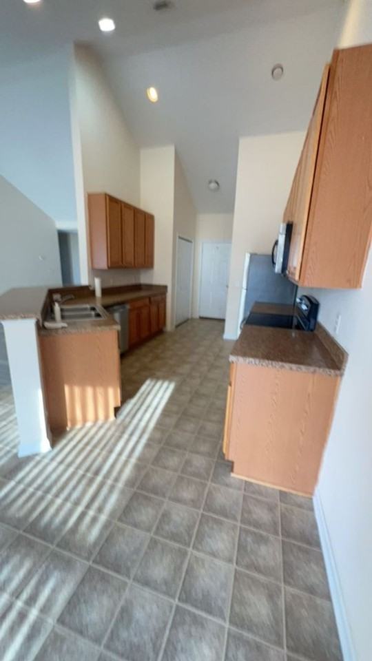 256 Gresham Ln - Photo 4 of 17