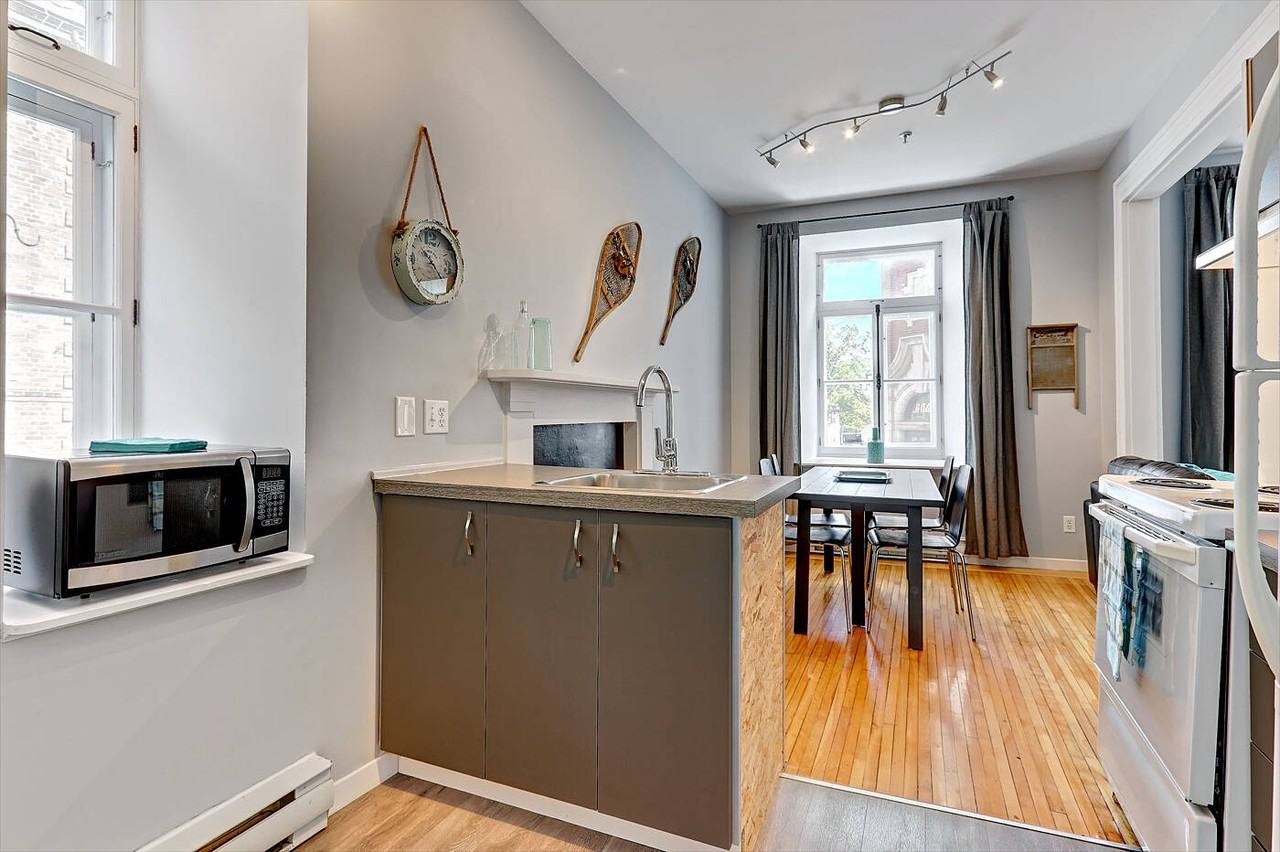 131 Rue Sainte-Anne #3 - Photo 3 of 12