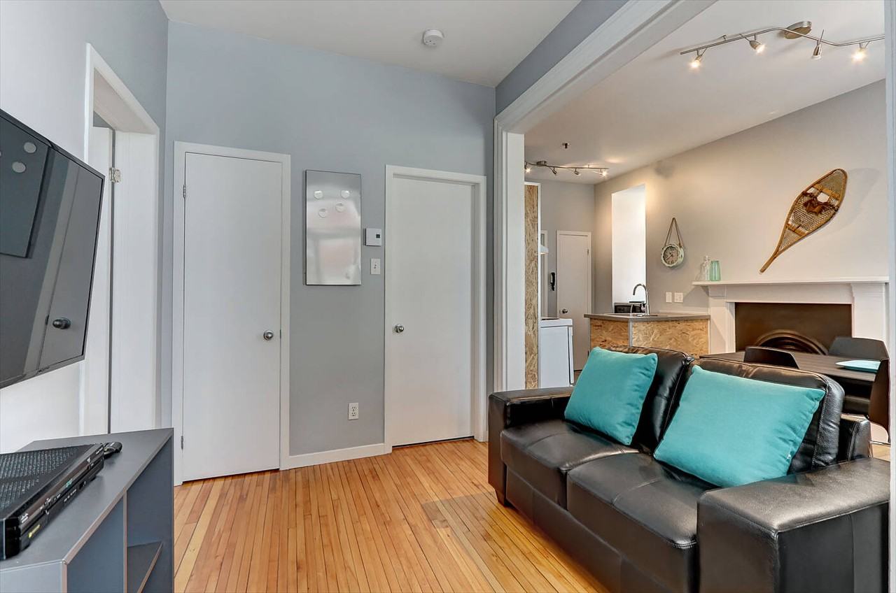 131 Rue Sainte-Anne #3 - Photo 7 of 12