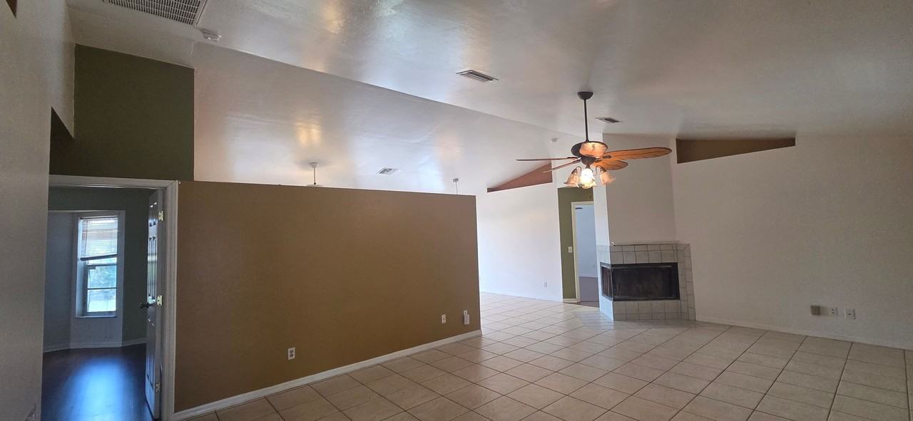 1828 Ne 13th Pl - Photo 3 of 27